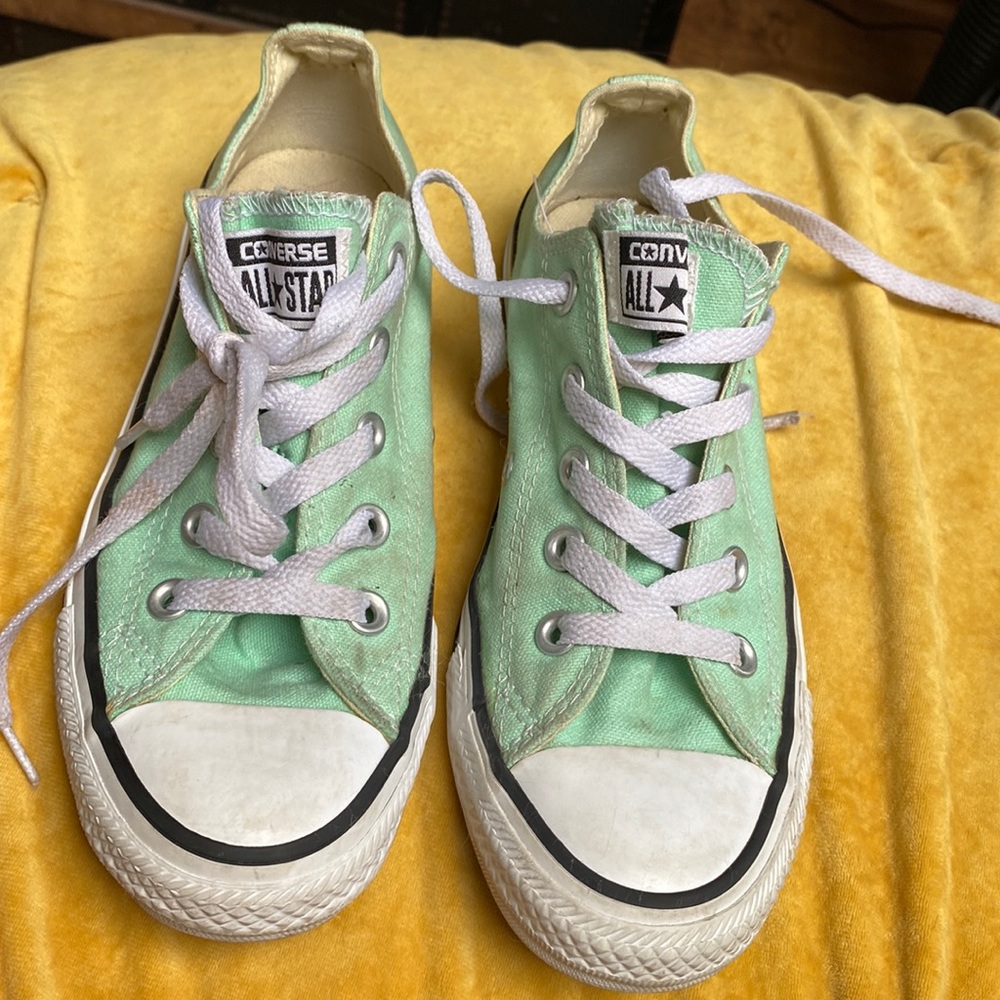 Converse All Stars Size 4 Men 6 Women Sneakers
